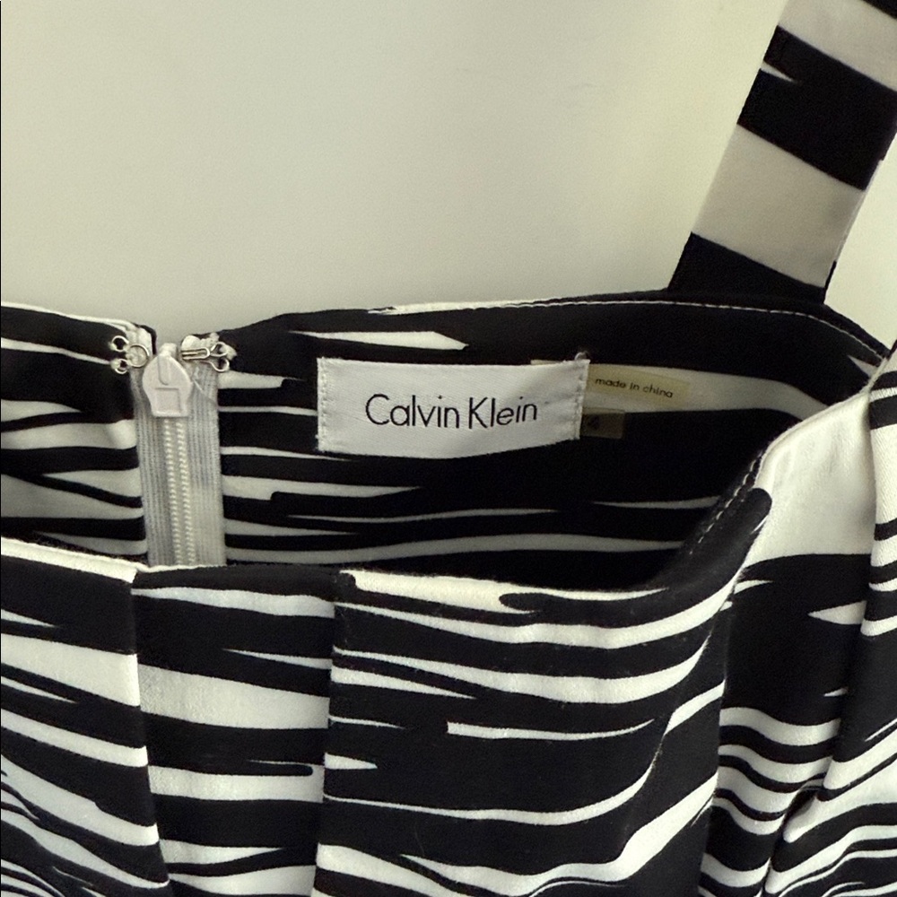 Calvin Klein Structured Stylish Black and White Women's Dress Size 4 - Picture 3 of 6